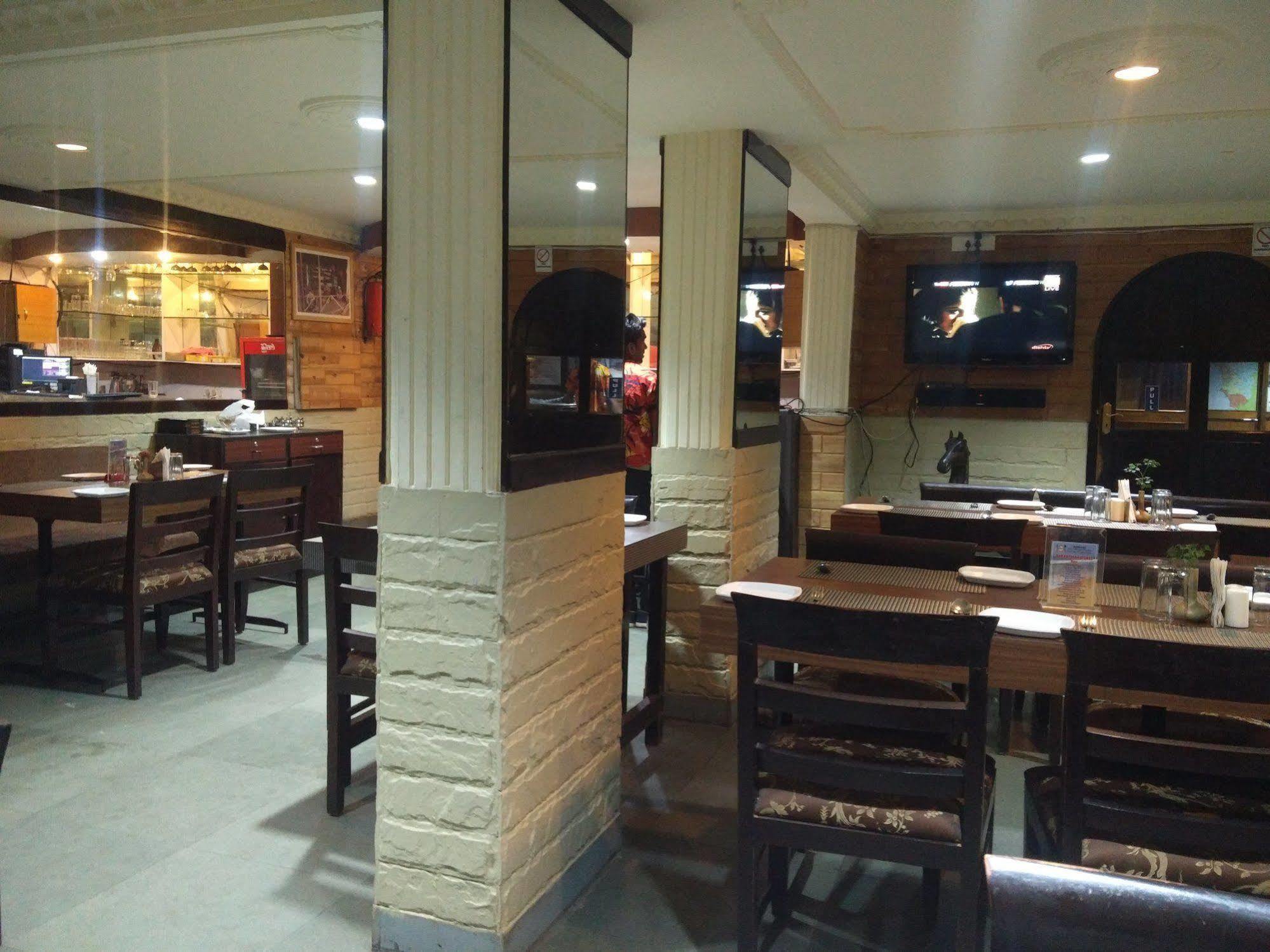 Hotel Chandrageet 波尔沃林 外观 照片